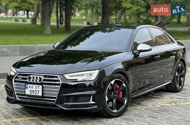 Седан Audi S4 2018 в 