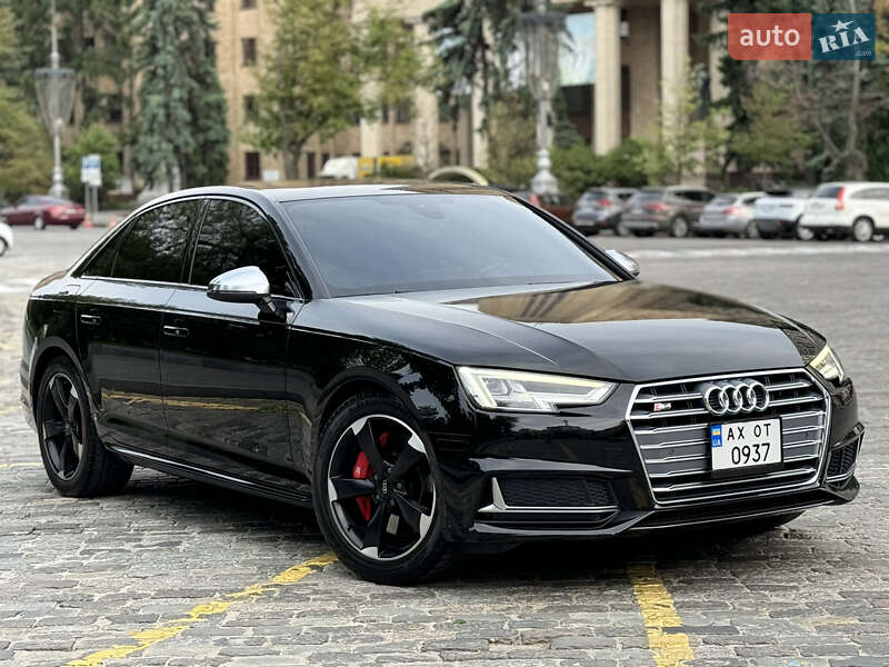 Седан Audi S4 2018 в Харкові