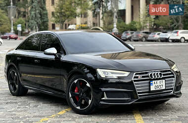 Седан Audi S4 2018 в 