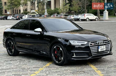 Седан Audi S4 2018 в 
