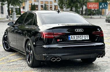 Седан Audi S4 2018 в 