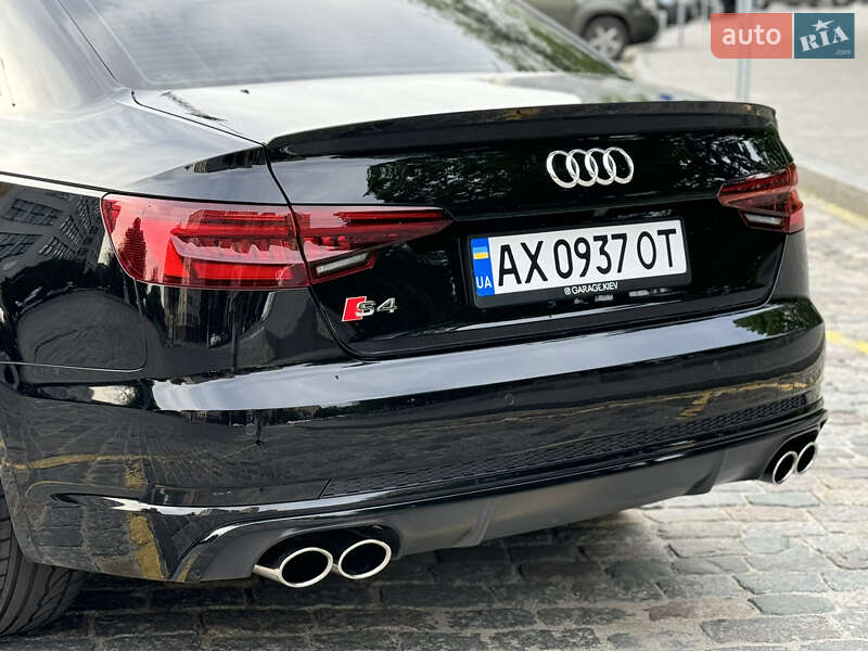Седан Audi S4 2018 в Харкові