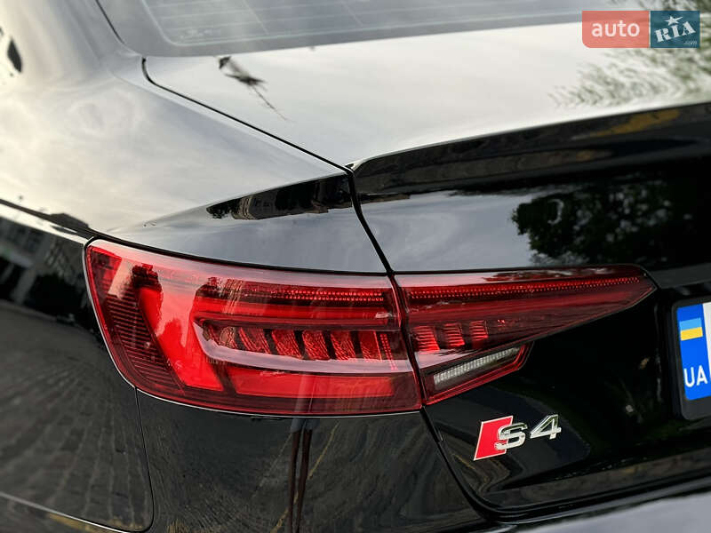 Седан Audi S4 2018 в Харкові