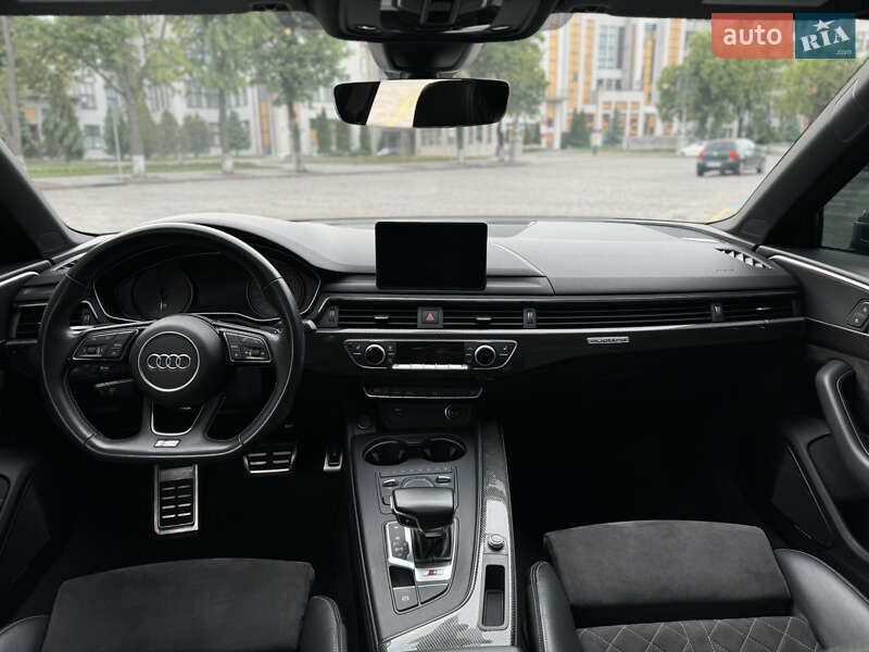 Седан Audi S4 2018 в Харкові