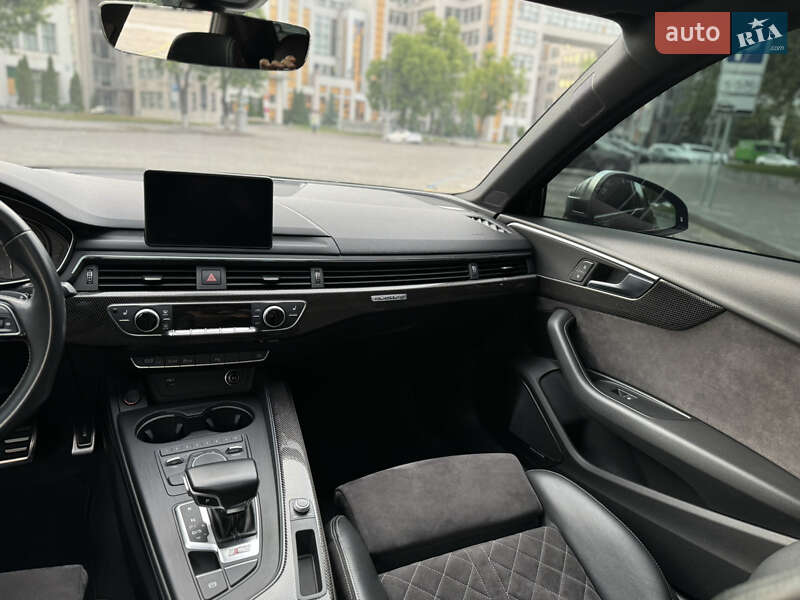 Седан Audi S4 2018 в Харкові