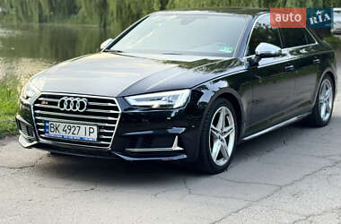Седан Audi S4 2018 в 