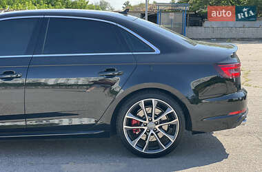 Седан Audi S4 2018 в 