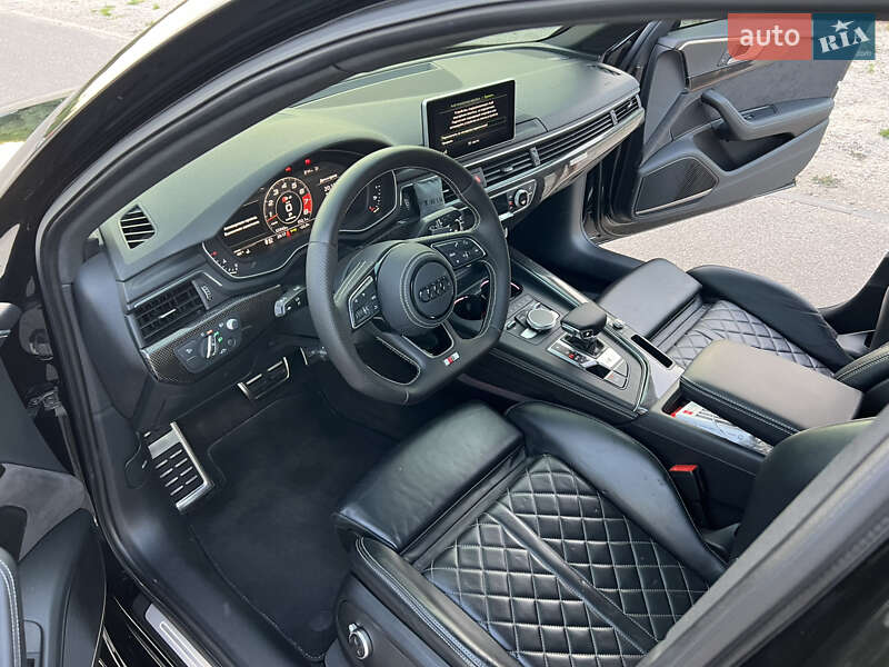 Седан Audi S4 2019 в Дніпрі