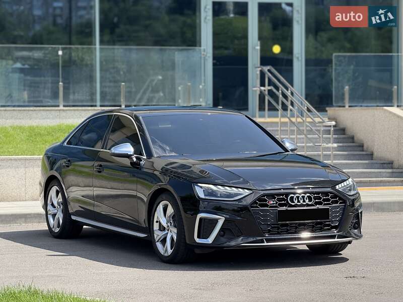 Седан Audi S4 2022 в Дніпрі