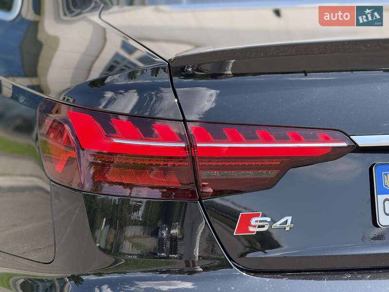 Седан Audi S4 2022 в Дніпрі