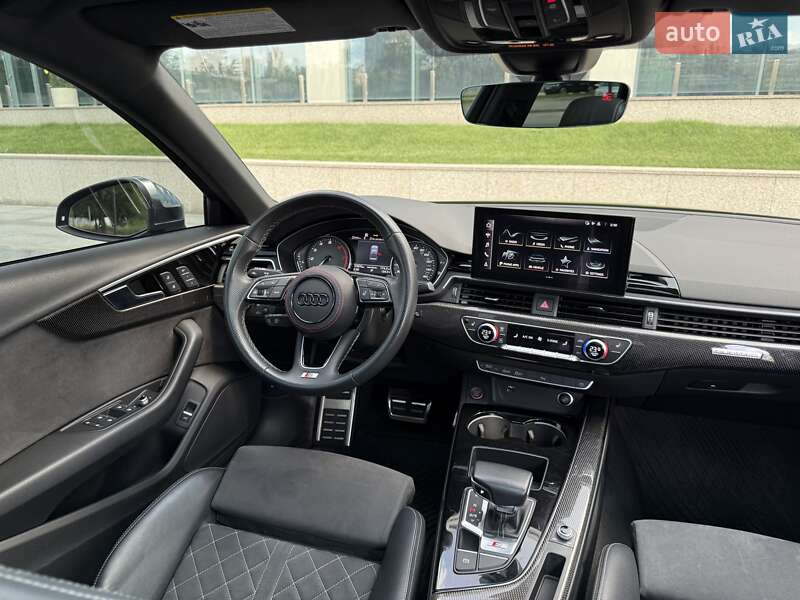Седан Audi S4 2022 в Дніпрі