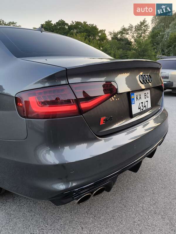 Седан Audi S4 2014 в Дніпрі