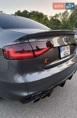 Седан Audi S4 2014 в 