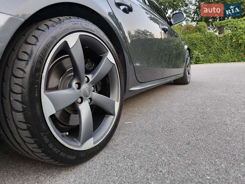 Седан Audi S4 2014 в Дніпрі