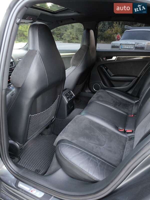 Седан Audi S4 2014 в Дніпрі