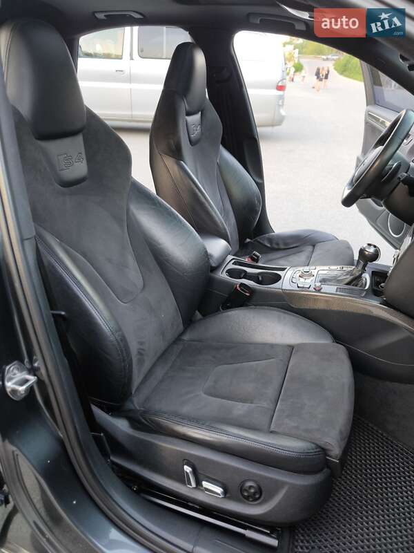 Седан Audi S4 2014 в Дніпрі
