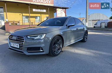 Седан Audi S4 2018 в 