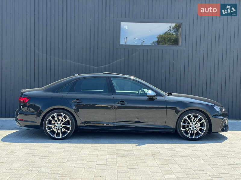 Седан Audi S4 2019 в Коломые