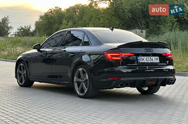 Седан Audi S4 2018 в 