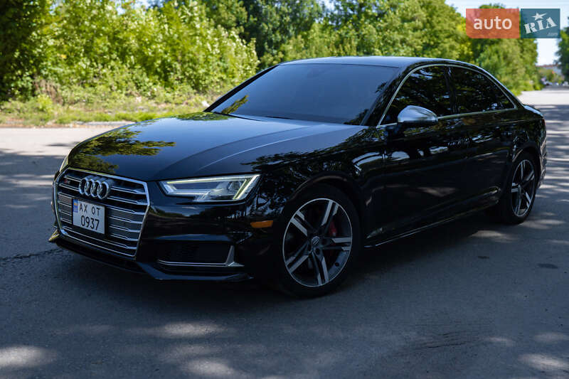 Седан Audi S4 2018 в 