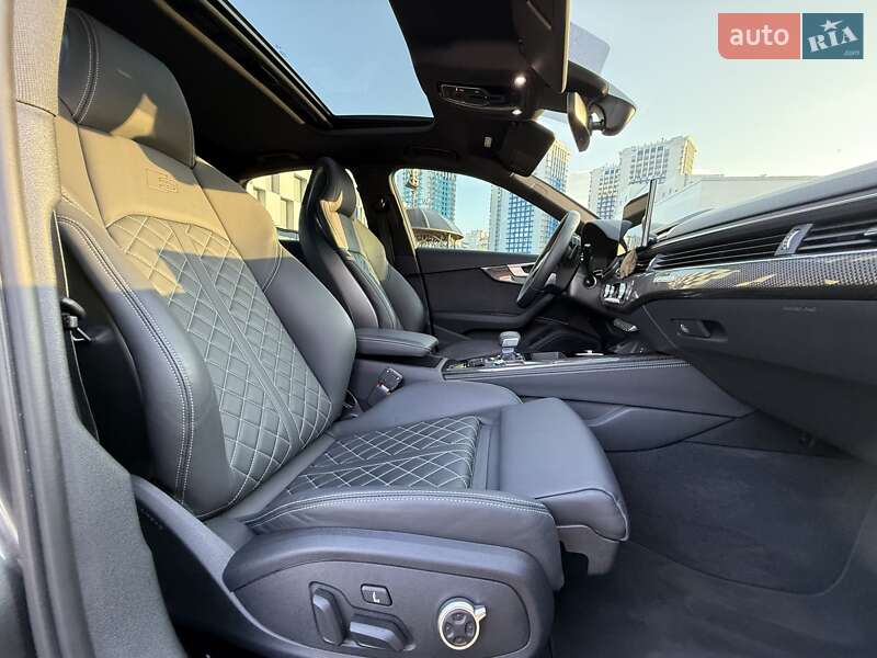 Седан Audi S4 2023 в Одесі