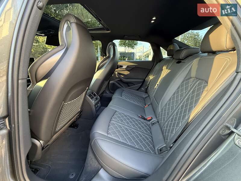 Седан Audi S4 2023 в Одесі