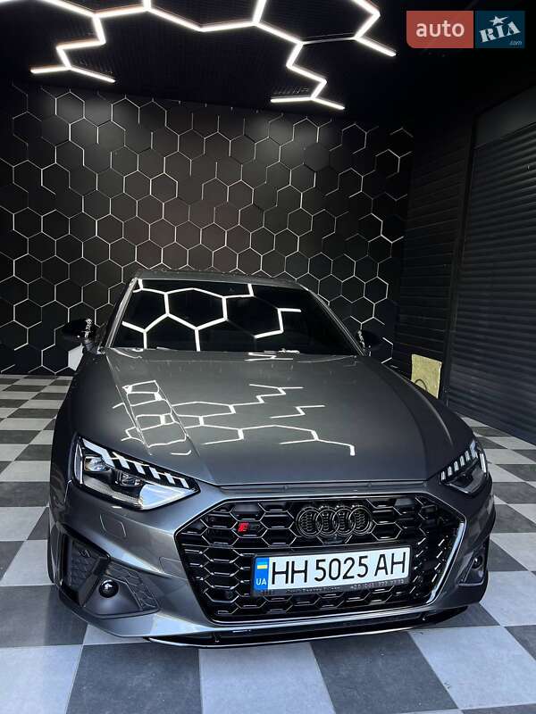 Седан Audi S4 2023 в Одесі