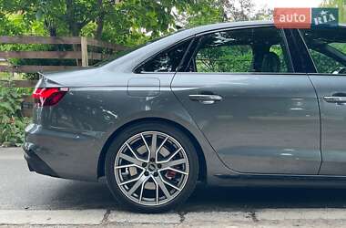 Седан Audi S4 2022 в 