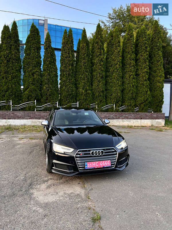 Седан Audi S4 2018 в Луцке