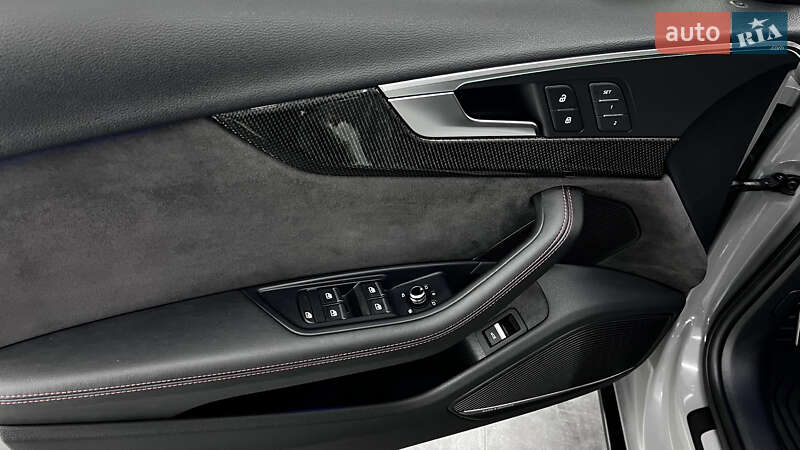 Седан Audi S4 2018 в Киеве