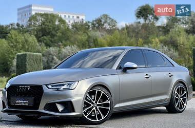Седан Audi S4 2018 в 