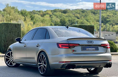 Седан Audi S4 2018 в 