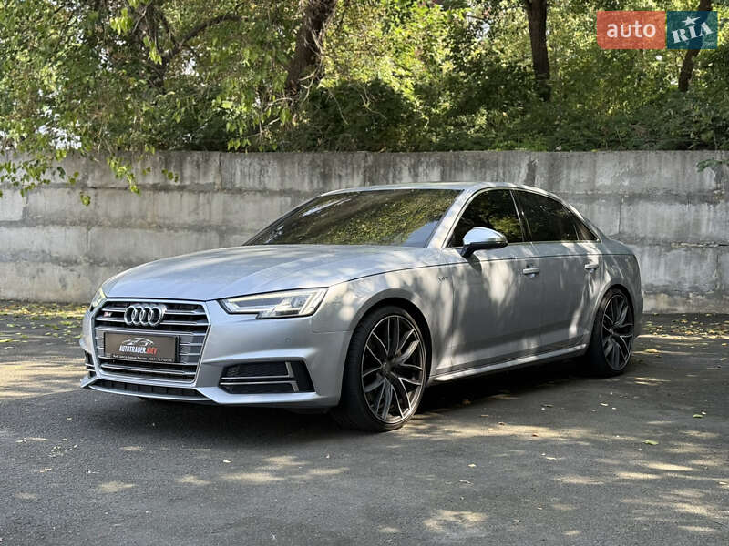 Седан Audi S4 2018 в 