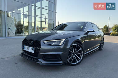 Седан Audi S4 2018 в Полтаві