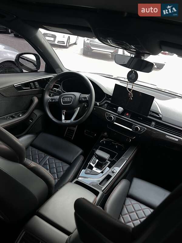 Седан Audi S4 2022 в Киеве