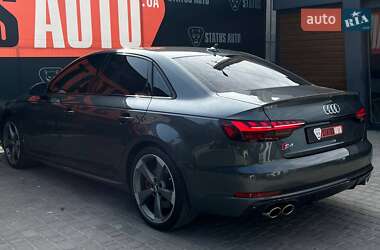 Седан Audi S4 2019 в 