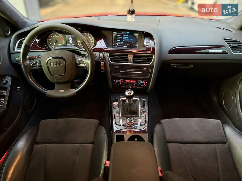 Седан Audi S4 2010 в Харькове