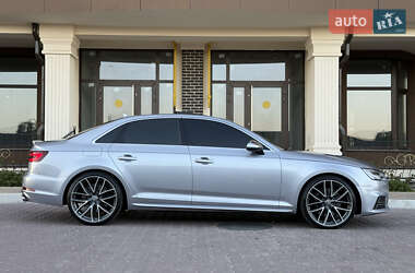 Седан Audi S4 2018 в 