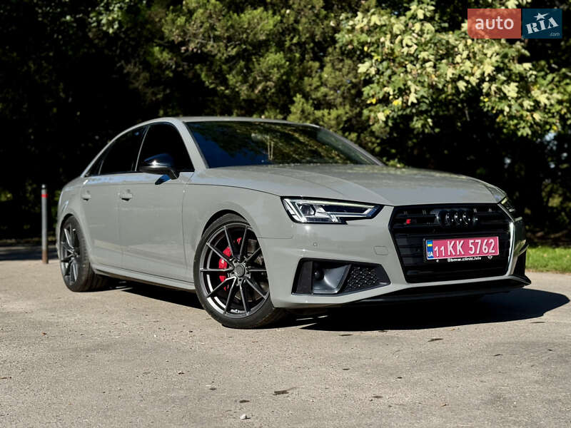Седан Audi S4 2019 в 