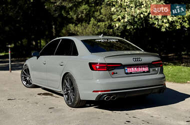 Седан Audi S4 2019 в 