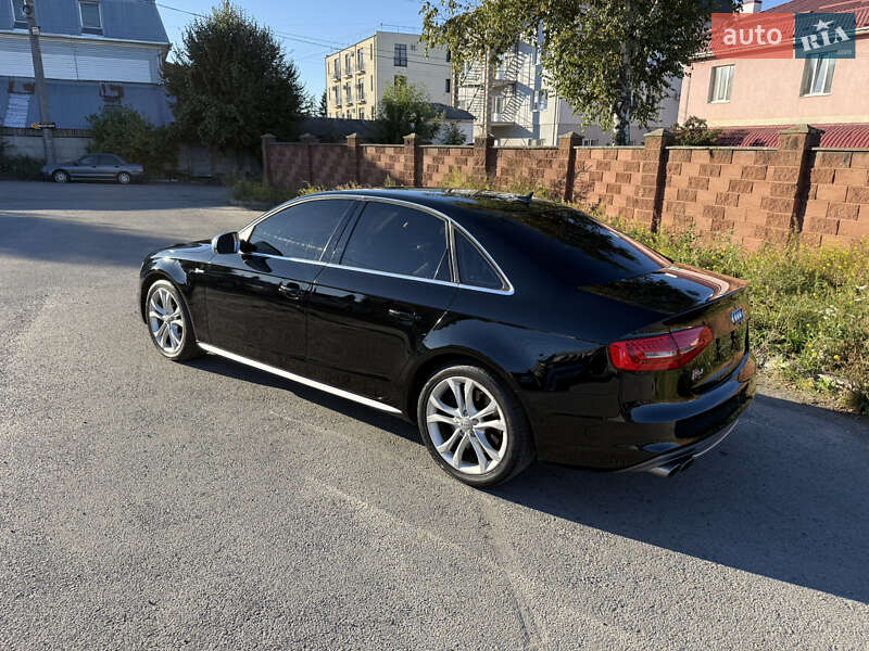 Седан Audi S4 2013 в Ровно