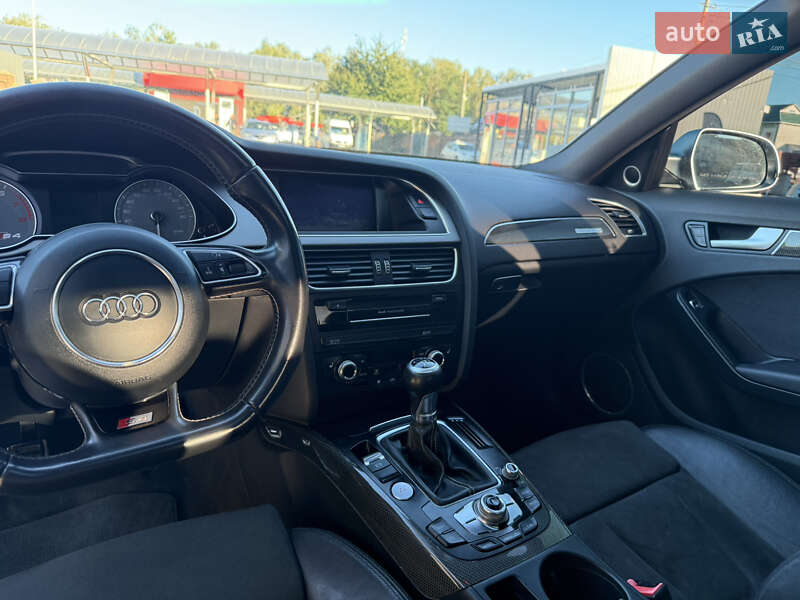 Седан Audi S4 2013 в Ровно