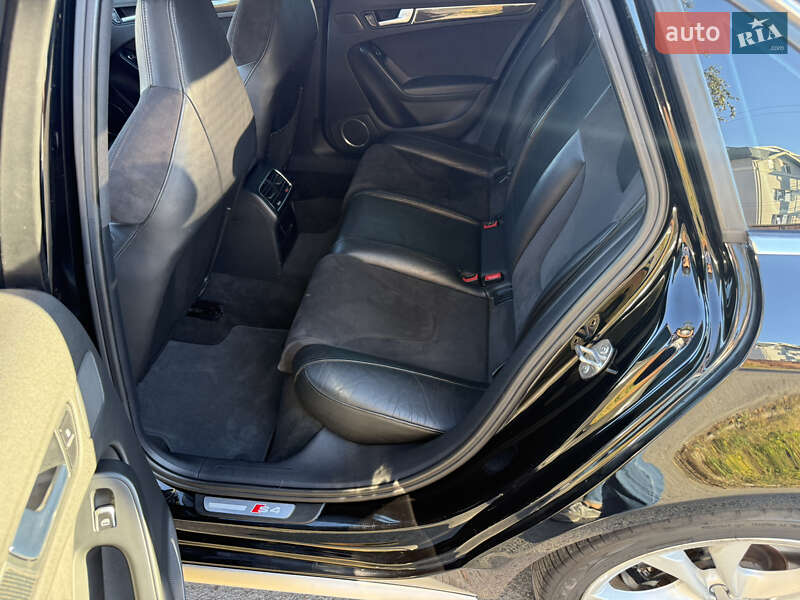 Седан Audi S4 2013 в Ровно