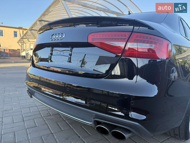 Седан Audi S4 2013 в Ровно