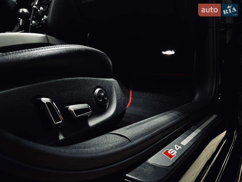 Седан Audi S4 2013 в Одессе