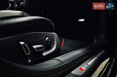 Седан Audi S4 2013 в 