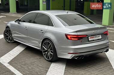 Седан Audi S4 2018 в 