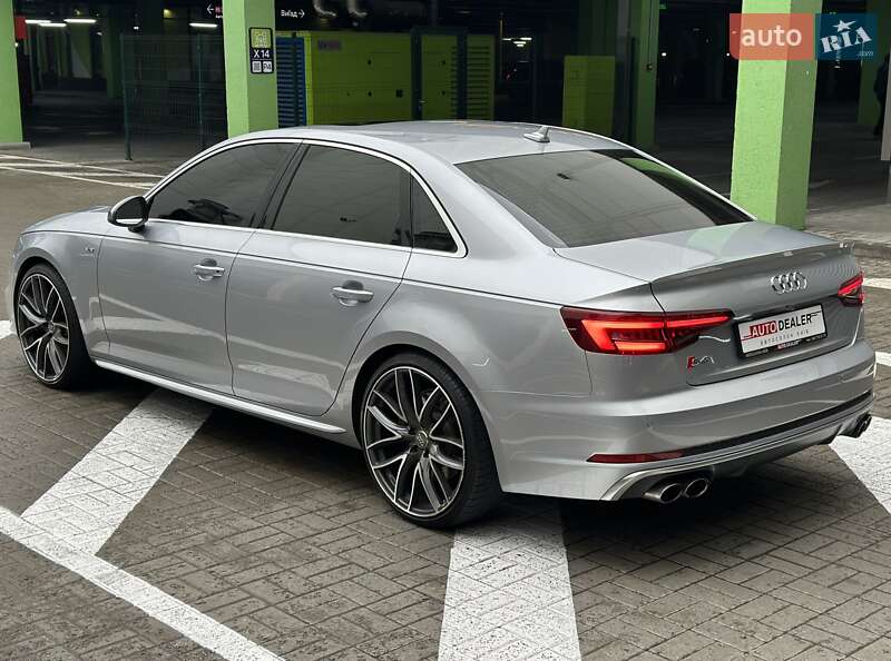 Седан Audi S4 2018 в Киеве