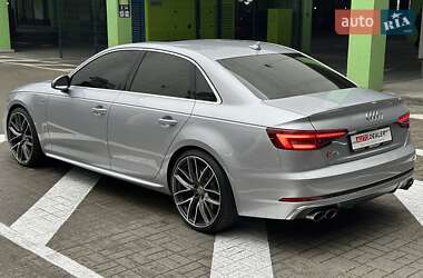 Седан Audi S4 2018 в 