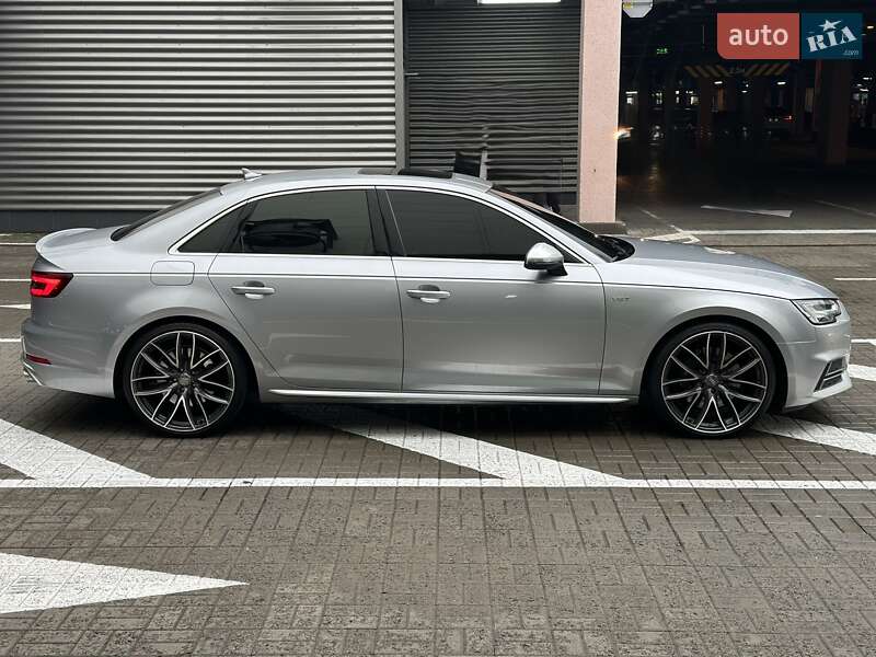 Седан Audi S4 2018 в Киеве